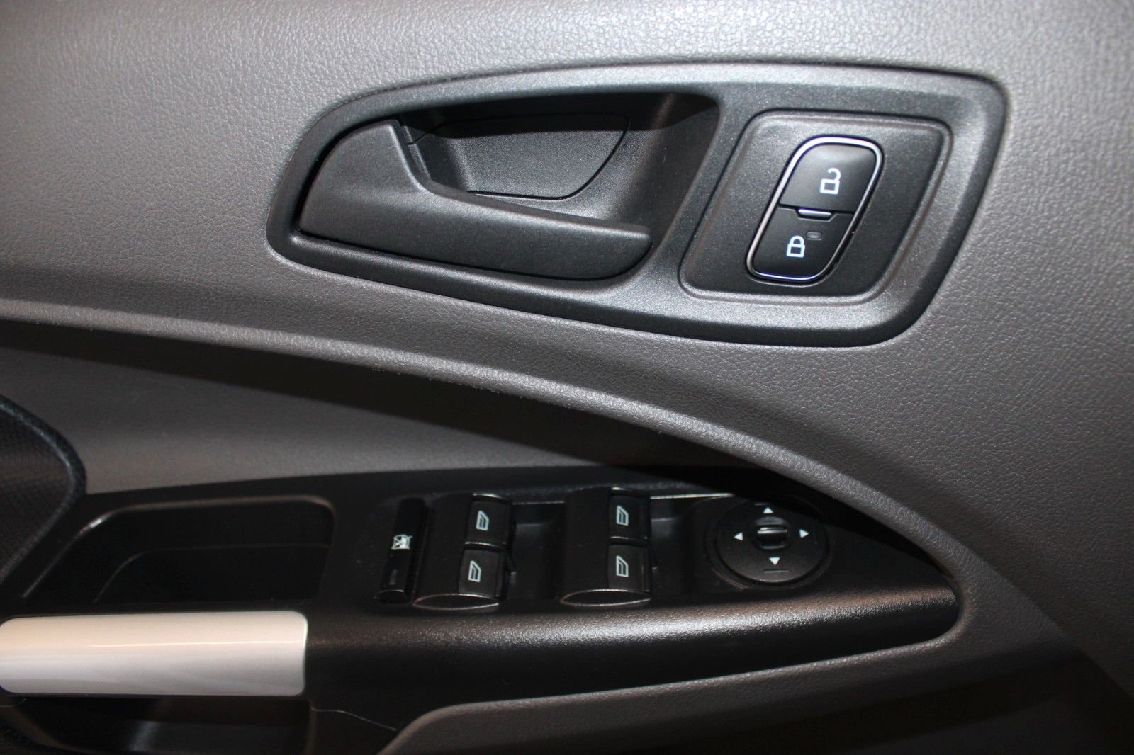 Fahrzeugabbildung Ford Grand Tourneo Connect Aut. NAVI STDHZ CAM AHK