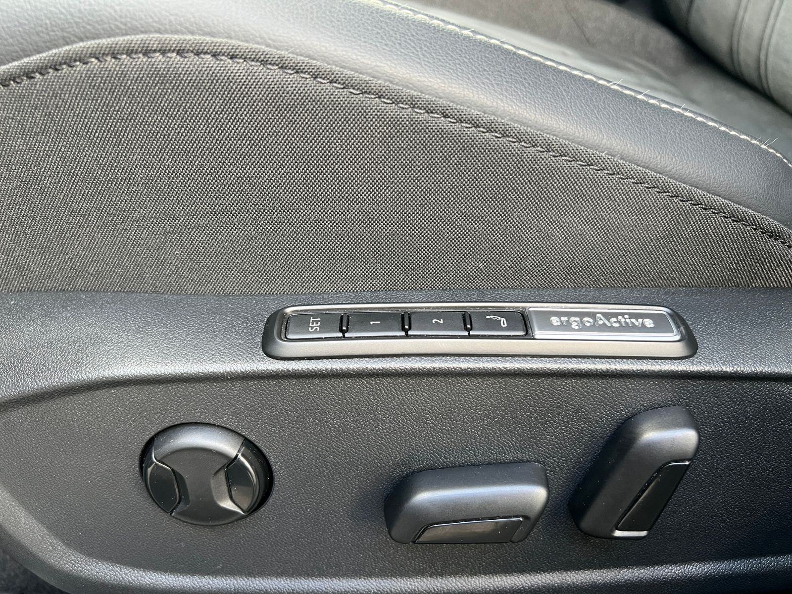 Fahrzeugabbildung Volkswagen Golf VIII Variant Style 1.5 eTSI DSG *LED, ergoA