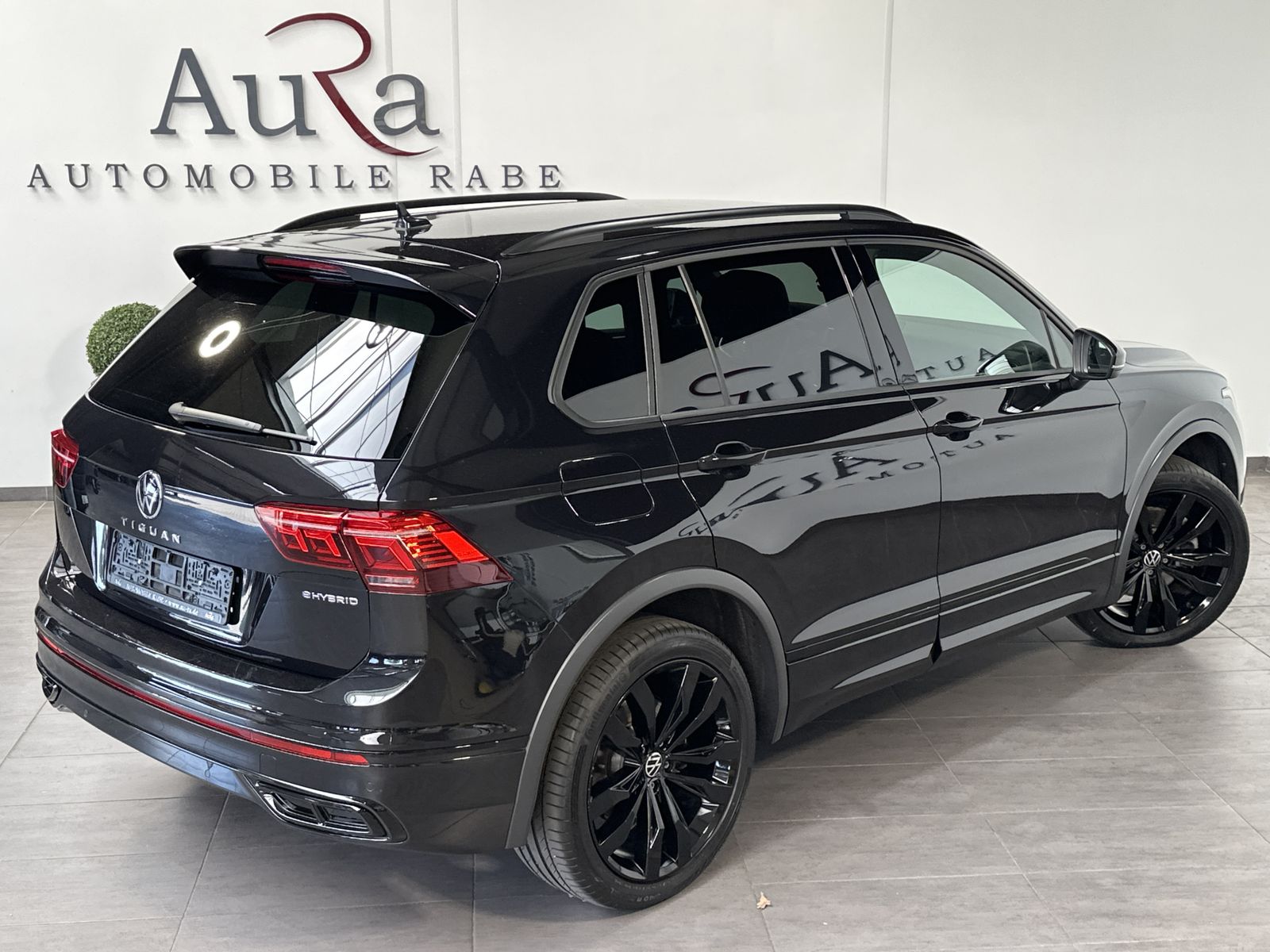 Fahrzeugabbildung Volkswagen Tiguan 1.4 TSI eHybrid R-Line NAV+MATRIX+AHK+ACC