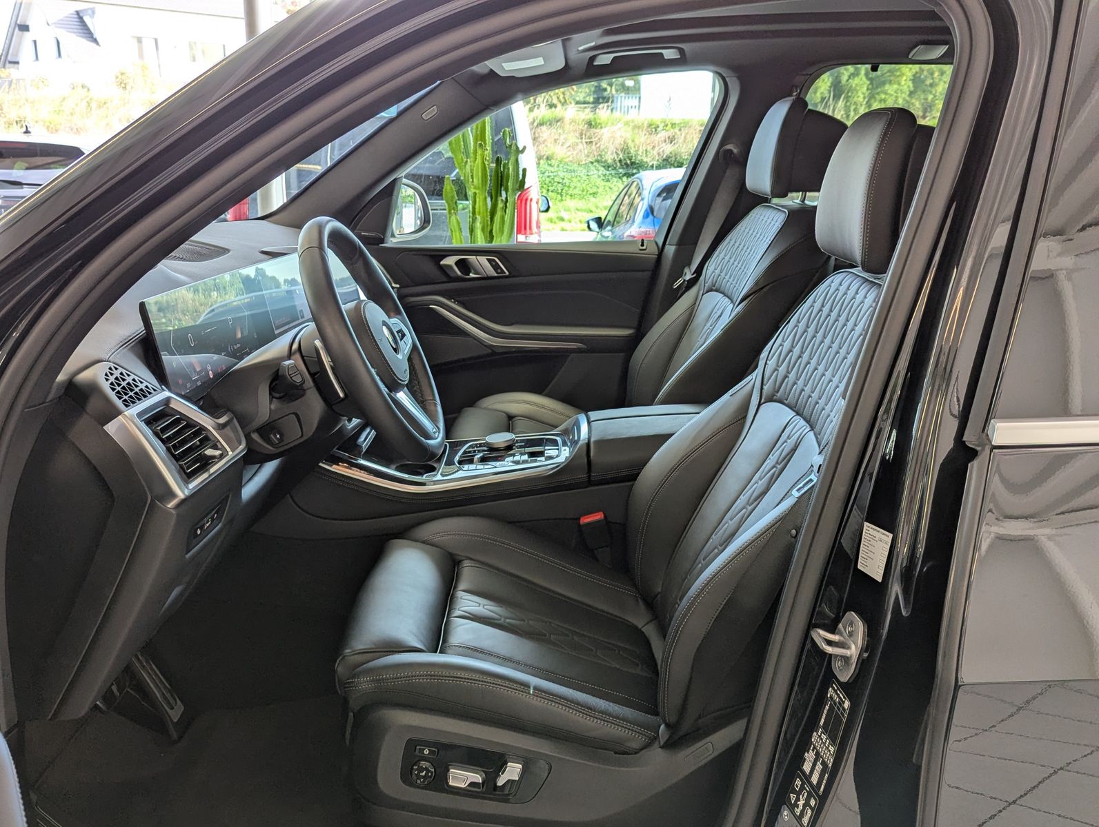 Fahrzeugabbildung BMW X5 40 d xD M-Sport Innov. Travel Merino AHK 21"