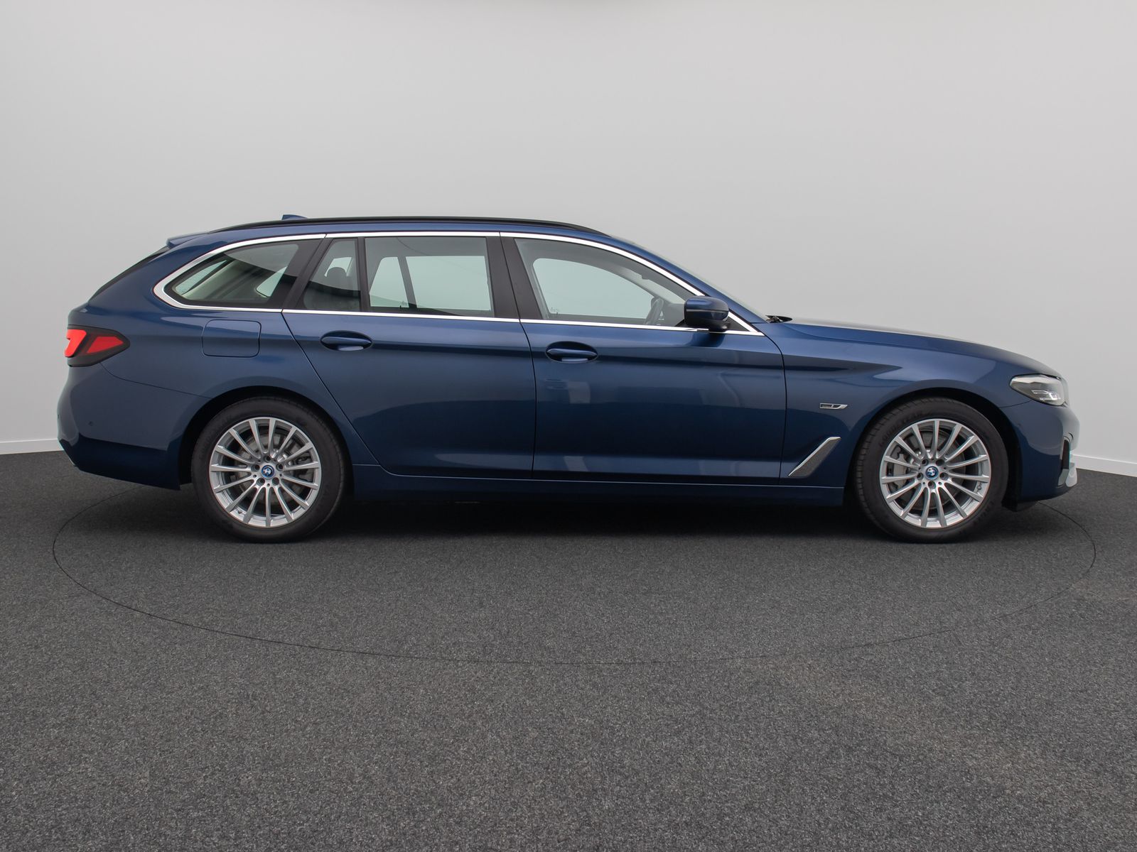 Fahrzeugabbildung BMW 520e Alarm DAB Kamera Cockpit Sport Leder 18Zoll