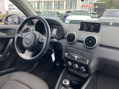 Fahrzeugabbildung Audi A1 Sportback 1.0 TFSI S line XENON NAVI 18" ROTO