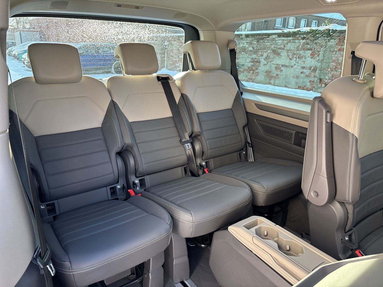Fahrzeugabbildung Volkswagen Multivan Life Edition 110kW 7-Gang DSG Navi, AHK