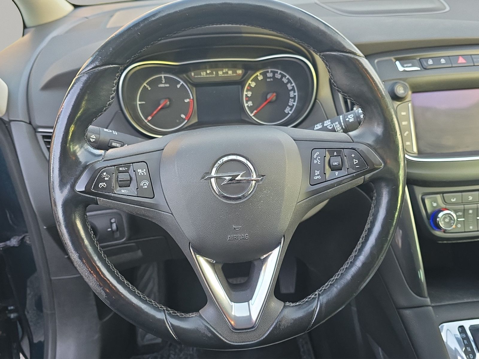 Fahrzeugabbildung Opel Zafira Tourer 7-SiTZER+AUTOMATiK+KAMERA+PANORAMA