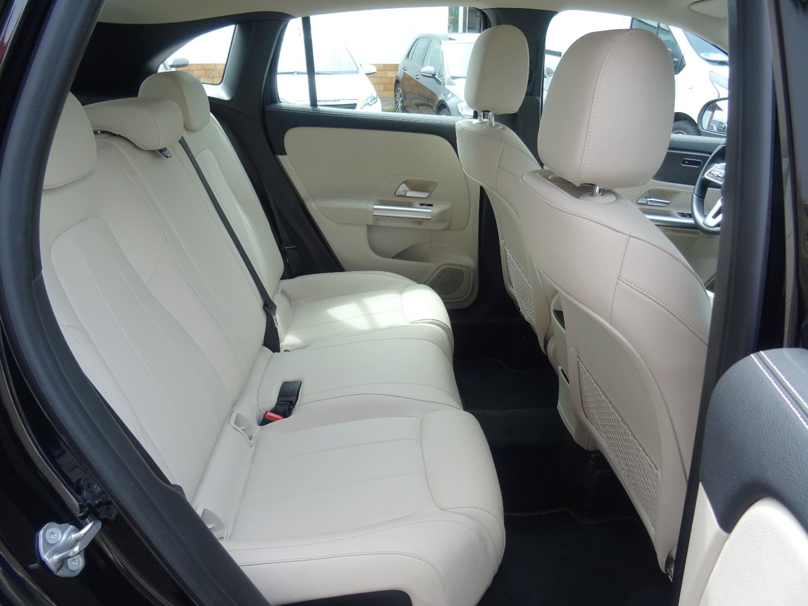 Mercedes-Benz GLA 180 Progressive Leder LED Temp Garantie foto 22