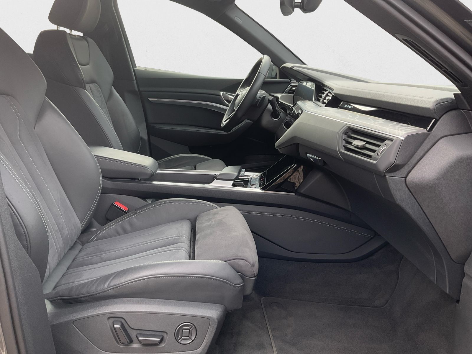 Audi Q8 e-tron - Bild 17