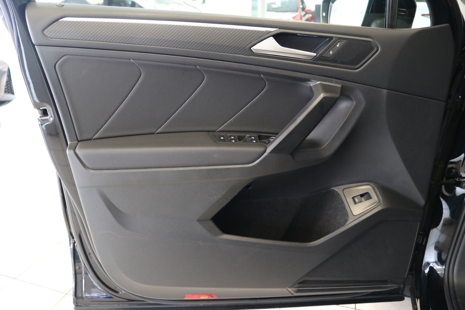 Volkswagen Tiguan Allspace R-Line AHK DCC 360° HUD Pano ACC foto 14