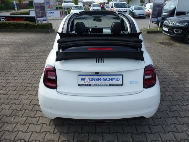 Fahrzeugabbildung Fiat 500 500e Cabrio 42 kWh (118 PS)