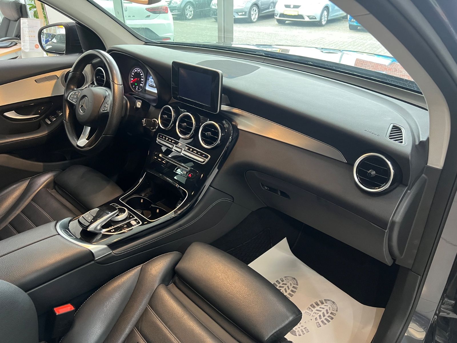 Fahrzeugabbildung Mercedes-Benz GLC 250 d 4Matic *LEDER*NAVI*SITZHEIZUNG*LED*