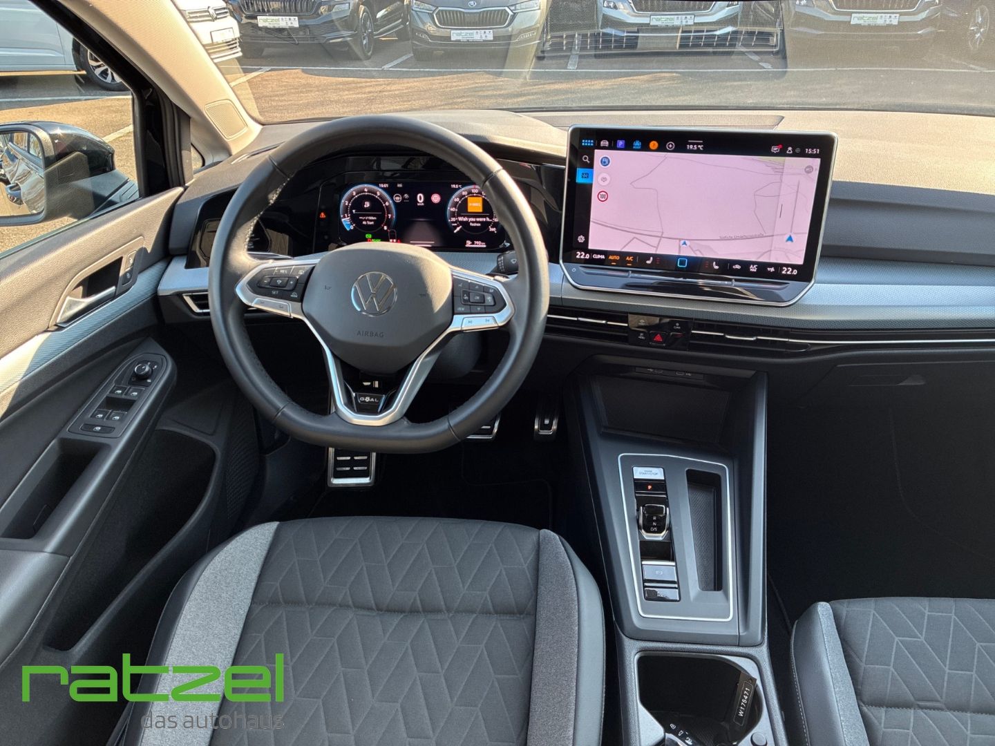 Fahrzeugabbildung Volkswagen Golf Goal Life 1,5 l eTSI DSG Navi LED ACC Apple