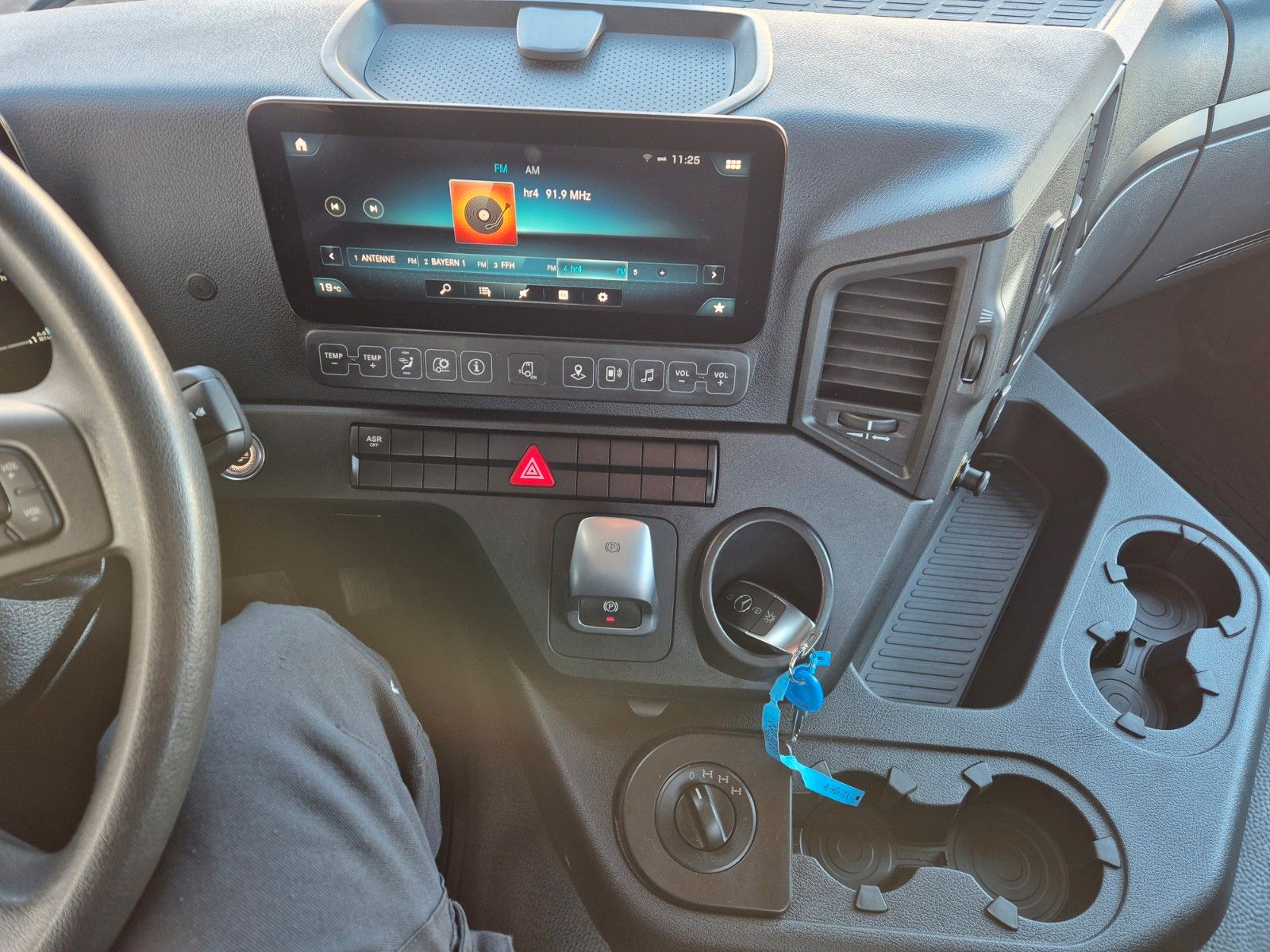 Fahrzeugabbildung Mercedes-Benz Arocs 1836 AK 4x4 Meiller AHK