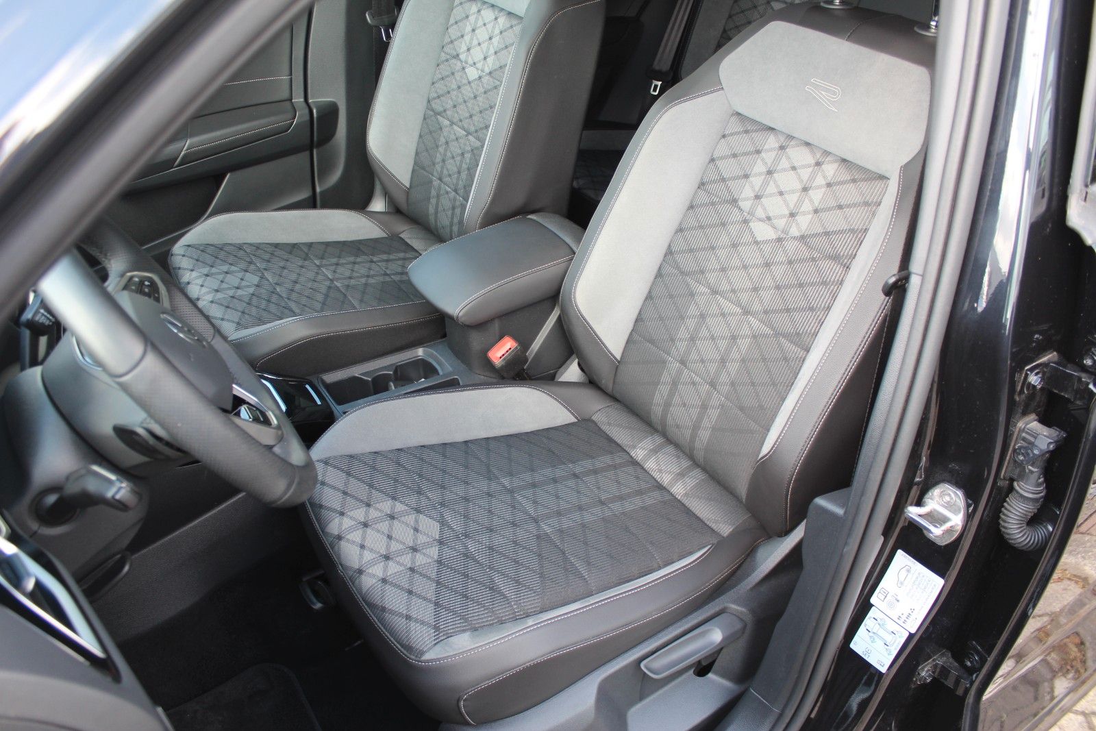 Volkswagen T-Roc R-Line 1.5 TSI DSG AHZ Easy Open Kamera Si foto 5