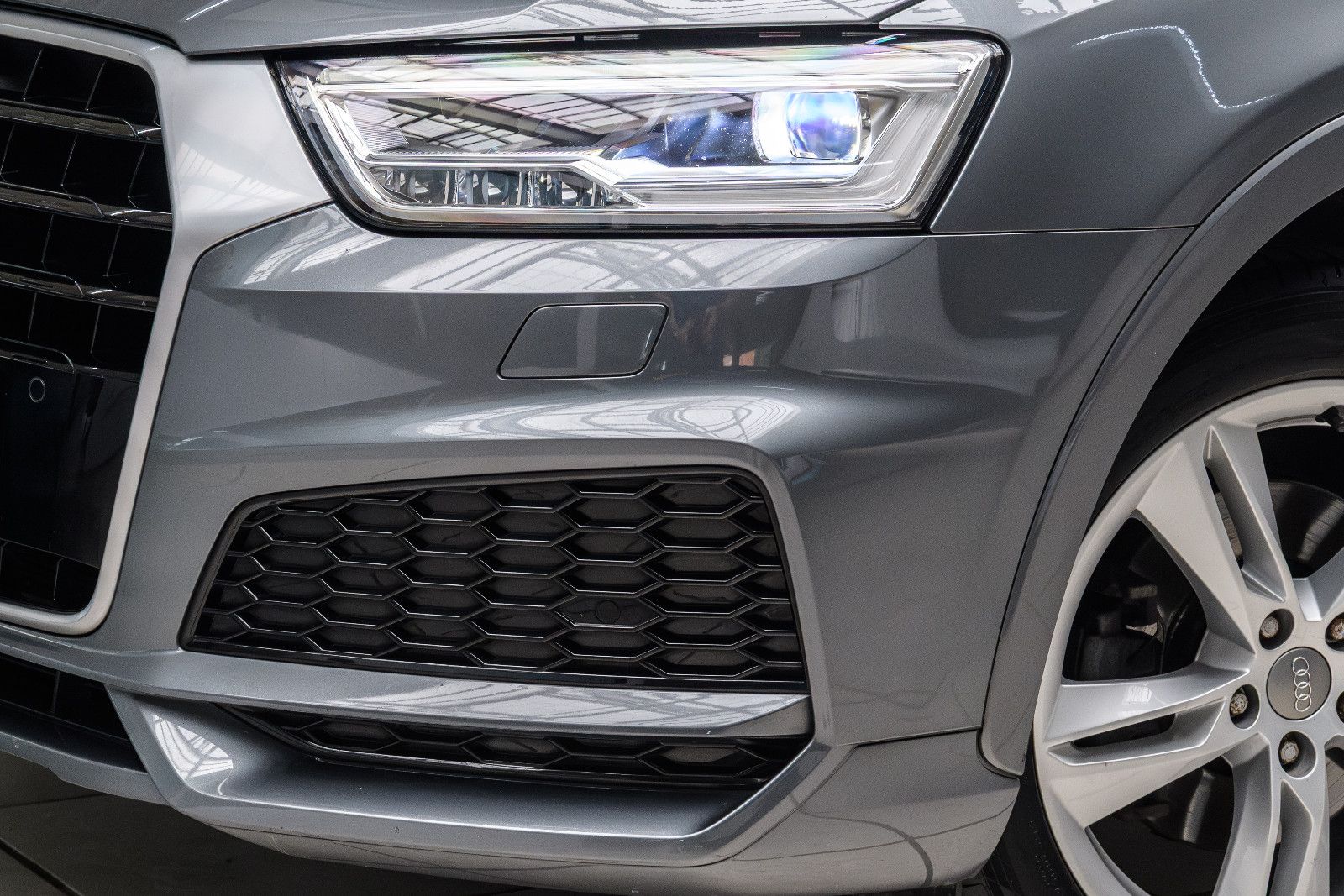 Fahrzeugabbildung Audi Q3 1.4l 110kw S-Line +AHK +Pano +Navi