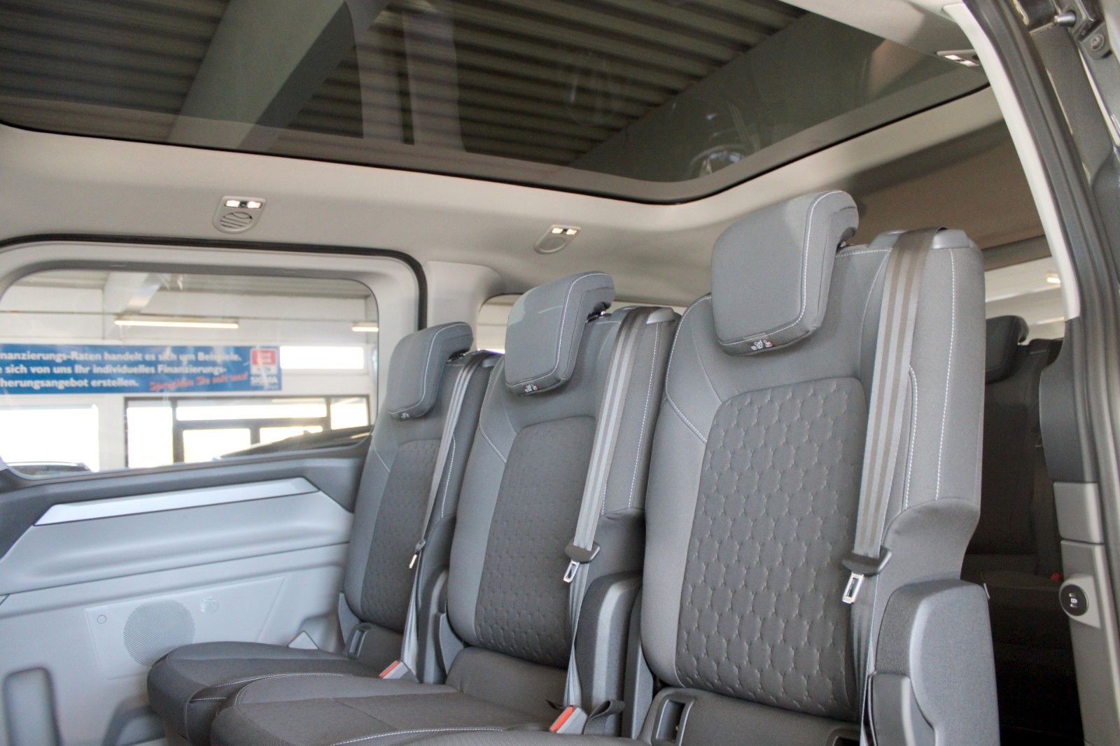 Fahrzeugabbildung Ford Tourneo Custom L2 8-Sitz Titanium Aut. LED PANO
