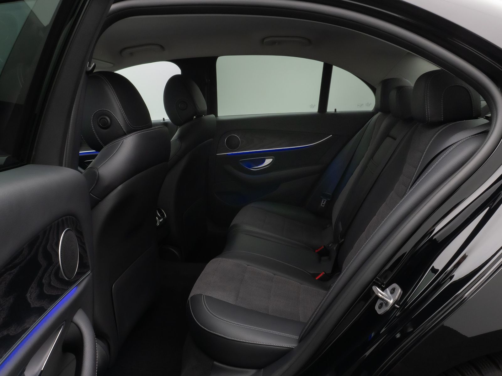 Fahrzeugabbildung Mercedes-Benz E 220 d Avantgarde. 9G-Tronic Kamera Navi Sport