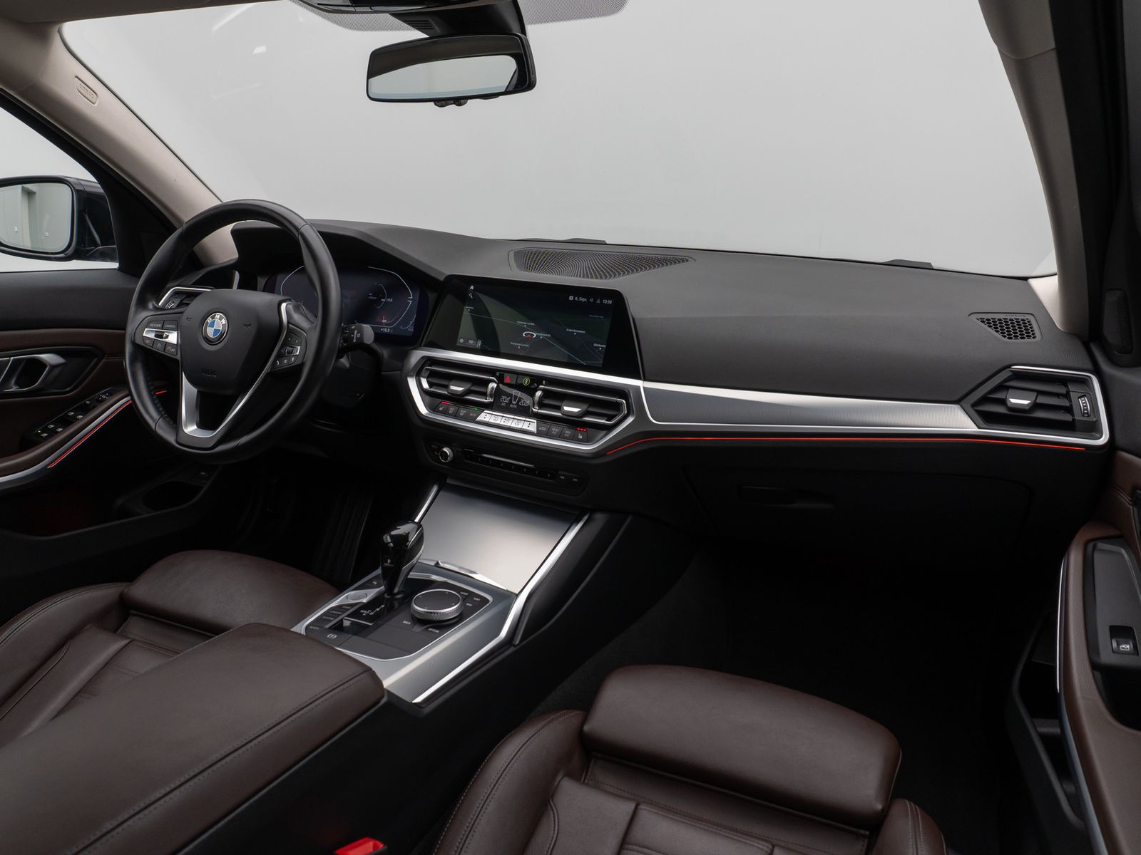 Fahrzeugabbildung BMW 320d xD Sport Line Kamera DAB HiFi Alarm AHK LED