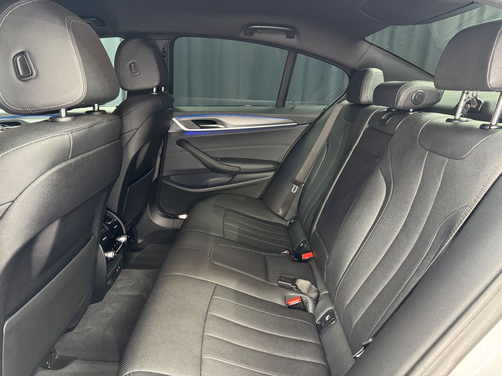 Fahrzeugabbildung BMW 520d xDrive M Sport|HEAD-UP|ACC|LASER|