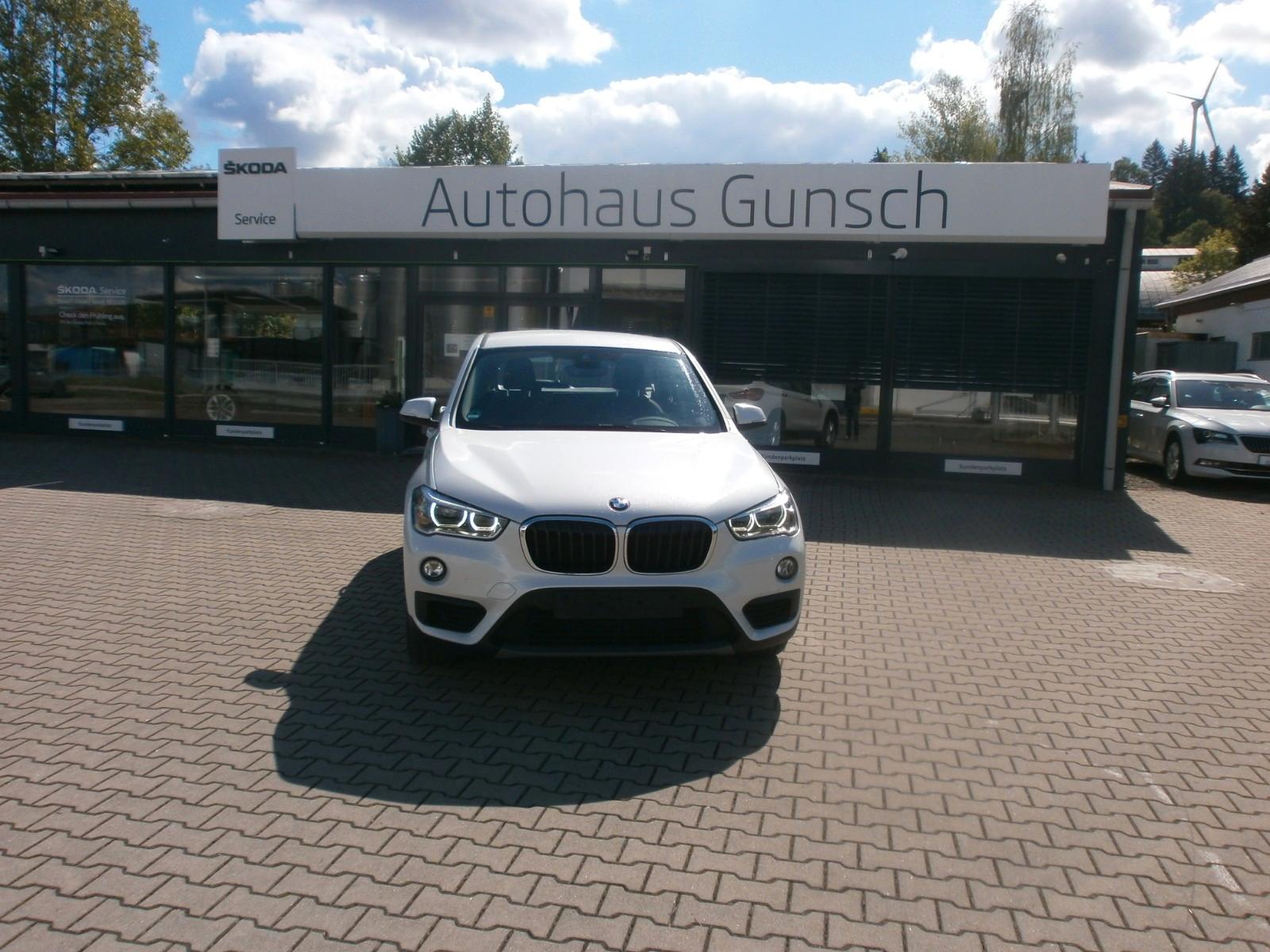 BMW X1 xDrive 18 d *AHK* 8-Fach* TOP-Zustand*
