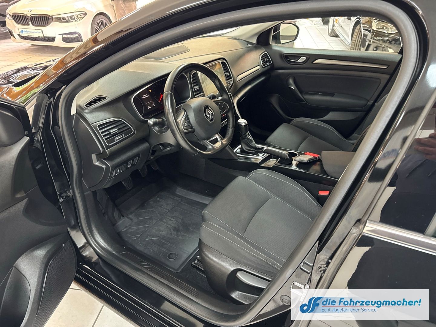 Fahrzeugabbildung Renault Megane IV Grandtour Business Edition 1.3 TCe 140
