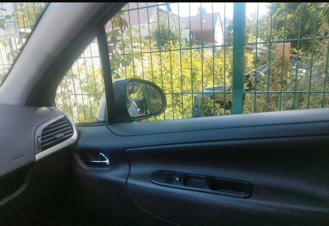 Peugeot 207 2012 — photo 9