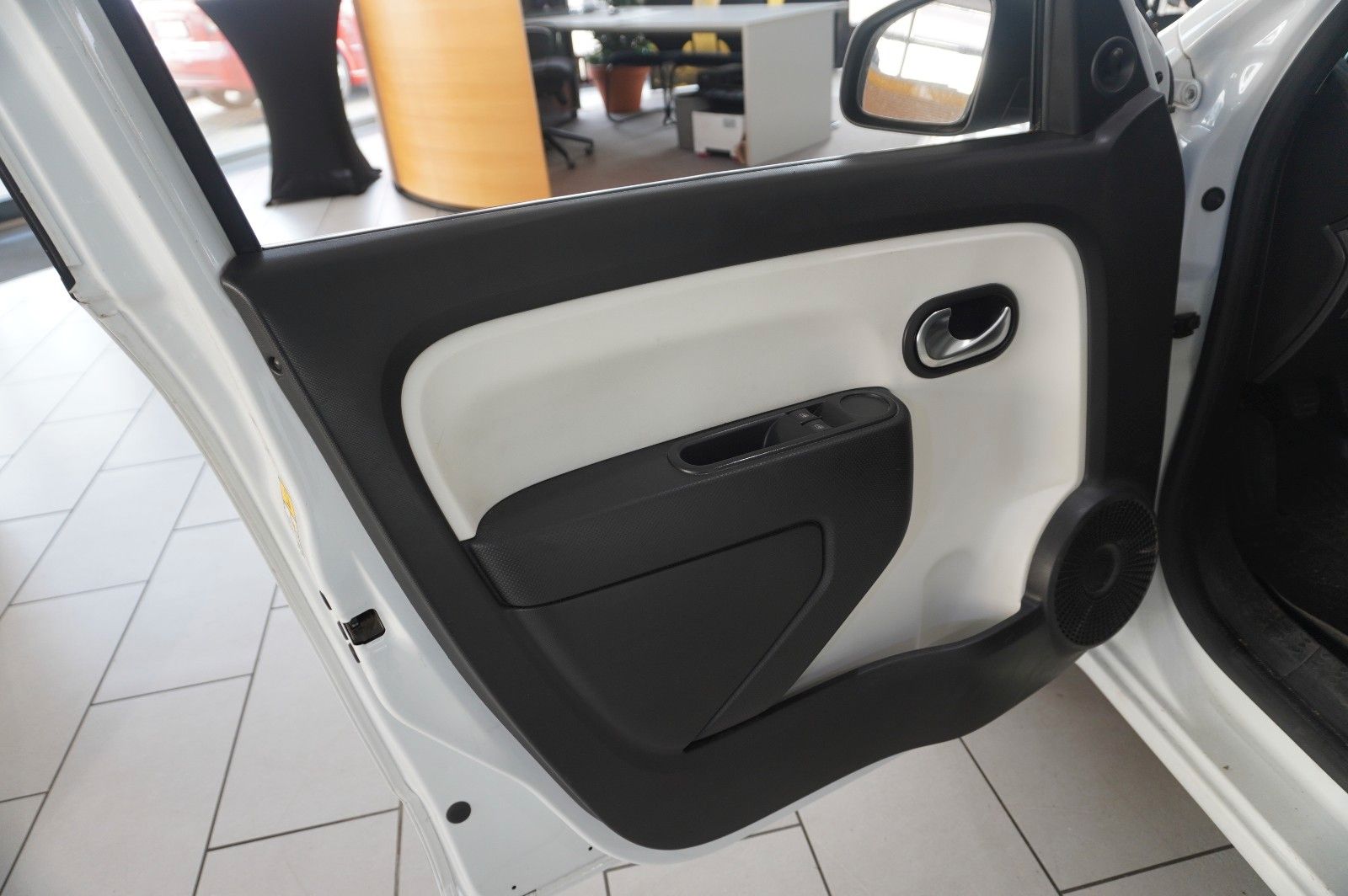 Fahrzeugabbildung Renault Twingo 1.0 SCE LIMITED 5-TÜR  LED/KLIMA/USB/BT