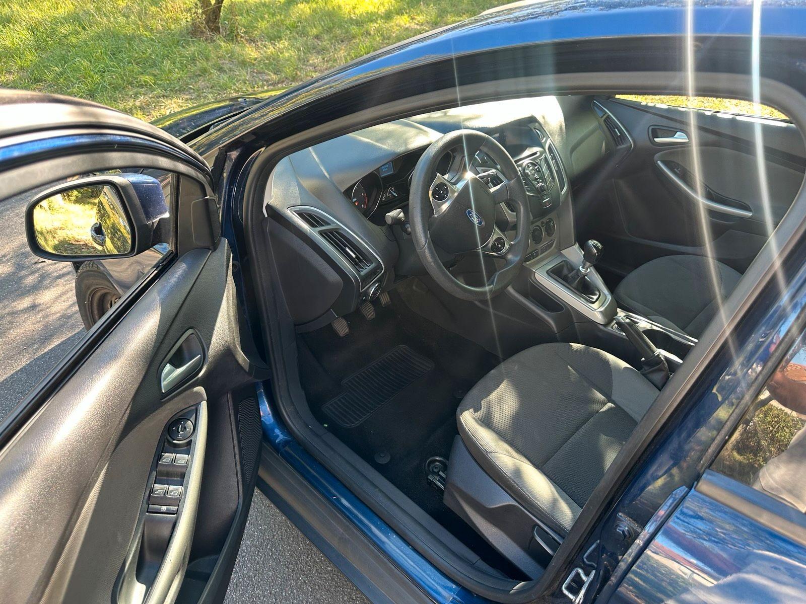 Ford Focus 2011 — photo 15