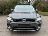 Volkswagen Tiguan 2.0 TDI DSG 4MOTION Navi Panorama Kamera - VW Tiguan Gebrauchtwagen in München