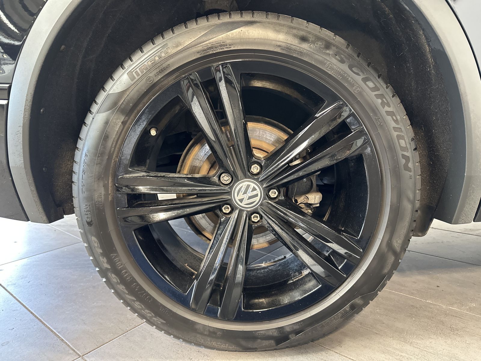 Fahrzeugabbildung Volkswagen Tiguan Allspace 2.0 TDI 4M R-Line Black NAV+LED