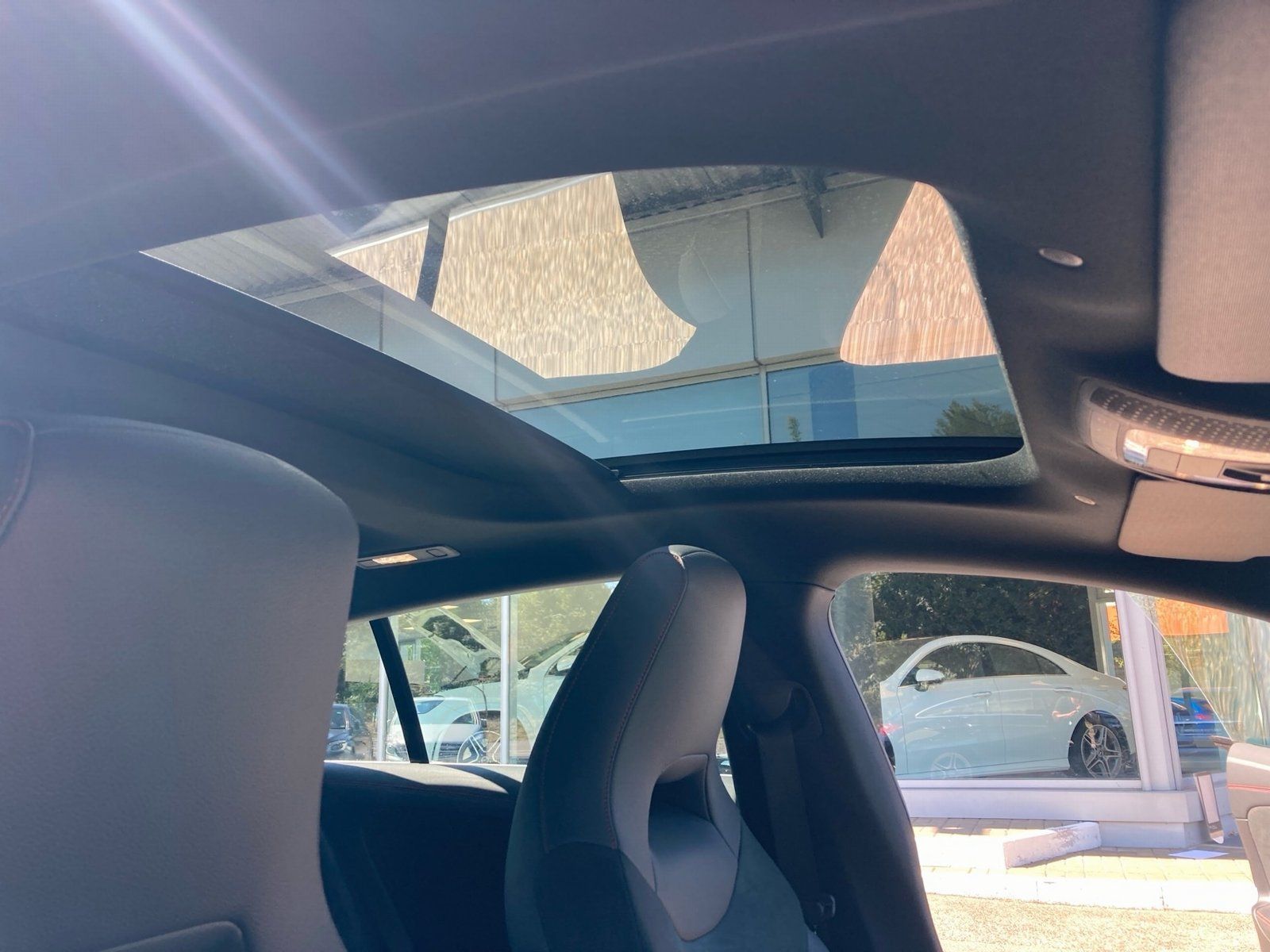 Fahrzeugabbildung Mercedes-Benz CLA 200 SB AMG PLUS*AHK*Pano*HUD*360°*MultiBeam*