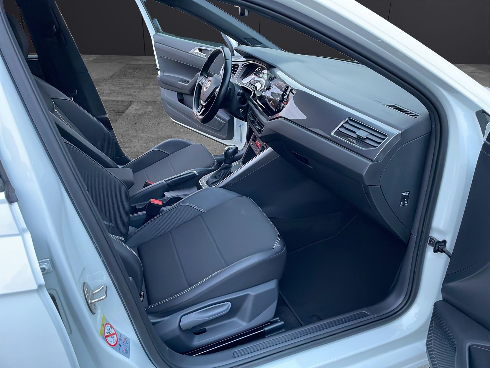 Fahrzeugabbildung Volkswagen Polo Highline TSI DSG LED ACC SHZ PDC Navi Klima