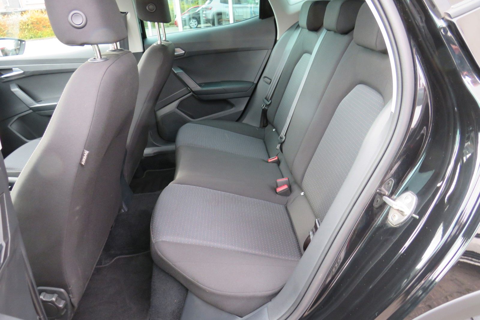 Fahrzeugabbildung SEAT Arona Style DSG LED NAVI DAB GRA PDC 1.HD