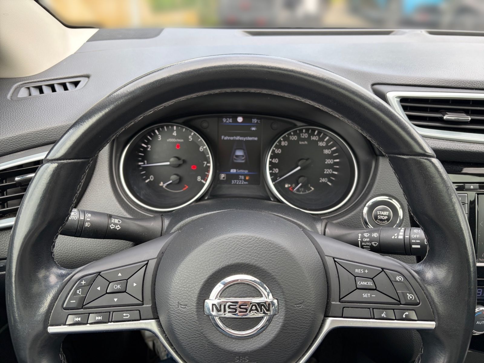 Fahrzeugabbildung Nissan Qashqai 1.3 DIG-T Akari*Navi*Pano*360°Kamera*
