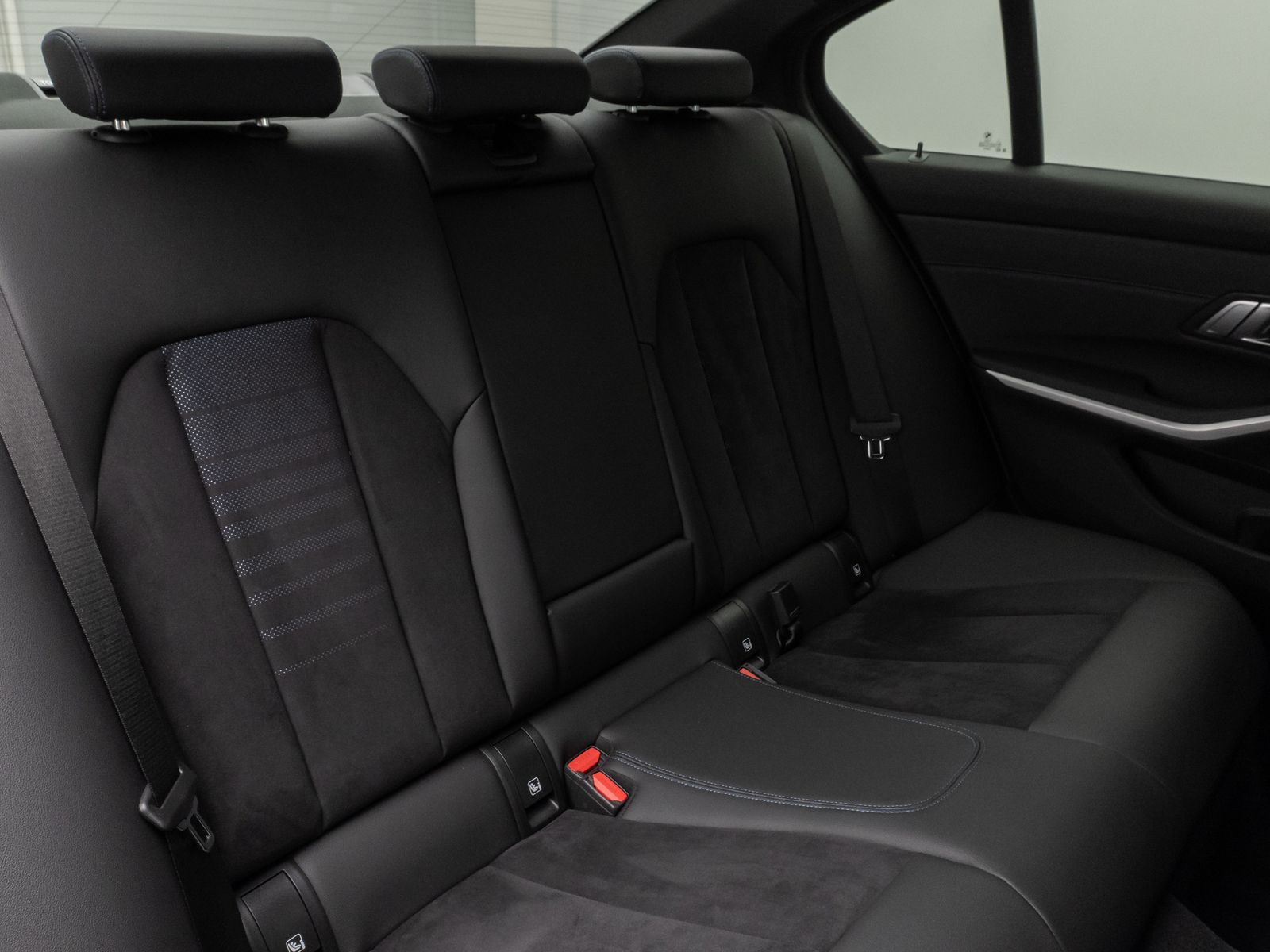 Fahrzeugabbildung BMW 330e M Sport HUD DAB PDC Geschwindigkeitsreg