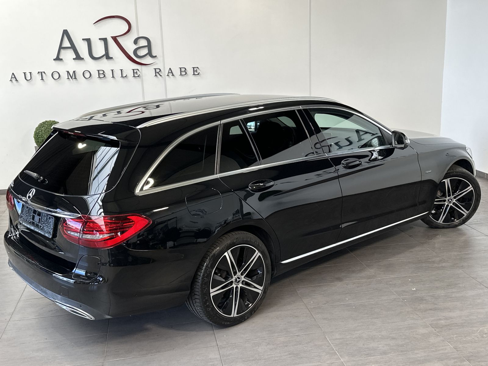 Fahrzeugabbildung Mercedes-Benz C 300e T Avantgarde NAV+LED+AHK+BURMESTER+PP+1HD