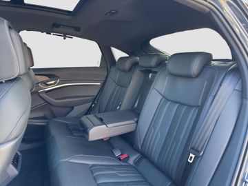 Audi Q8 e-tron - 12
