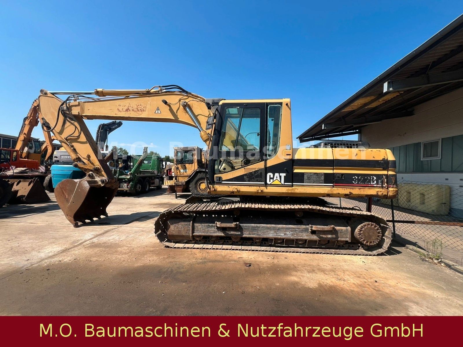 Fahrzeugabbildung CAT 322 BLN