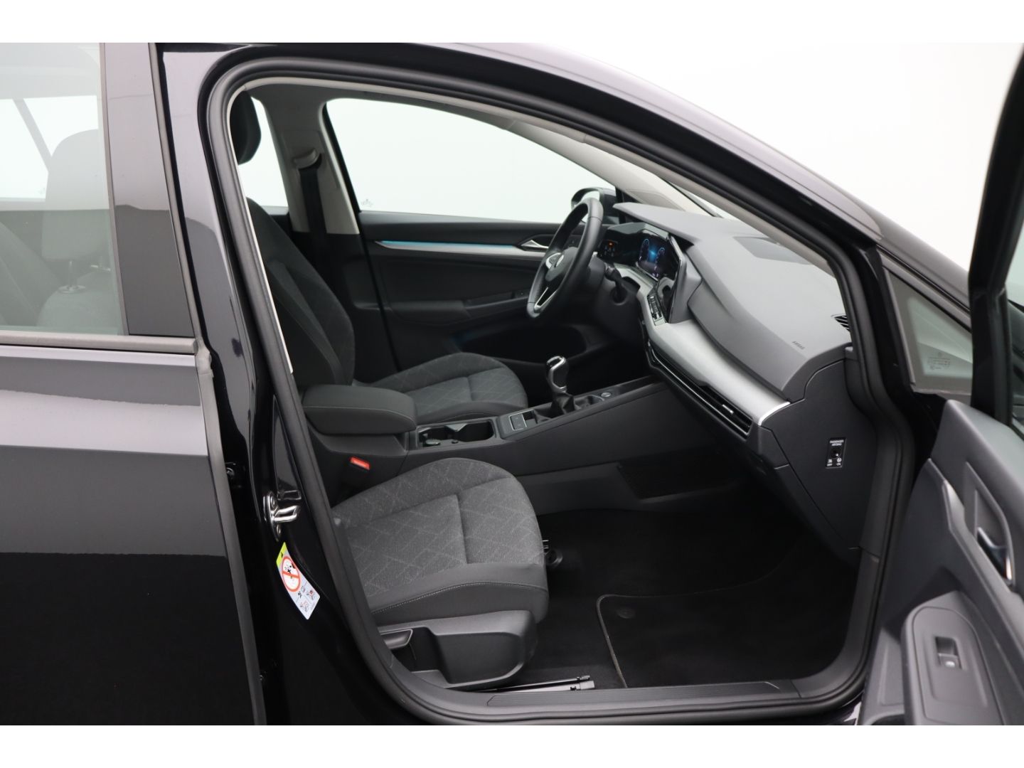 Fahrzeugabbildung Volkswagen Golf VIII Variant Life AHK SHZ ACC