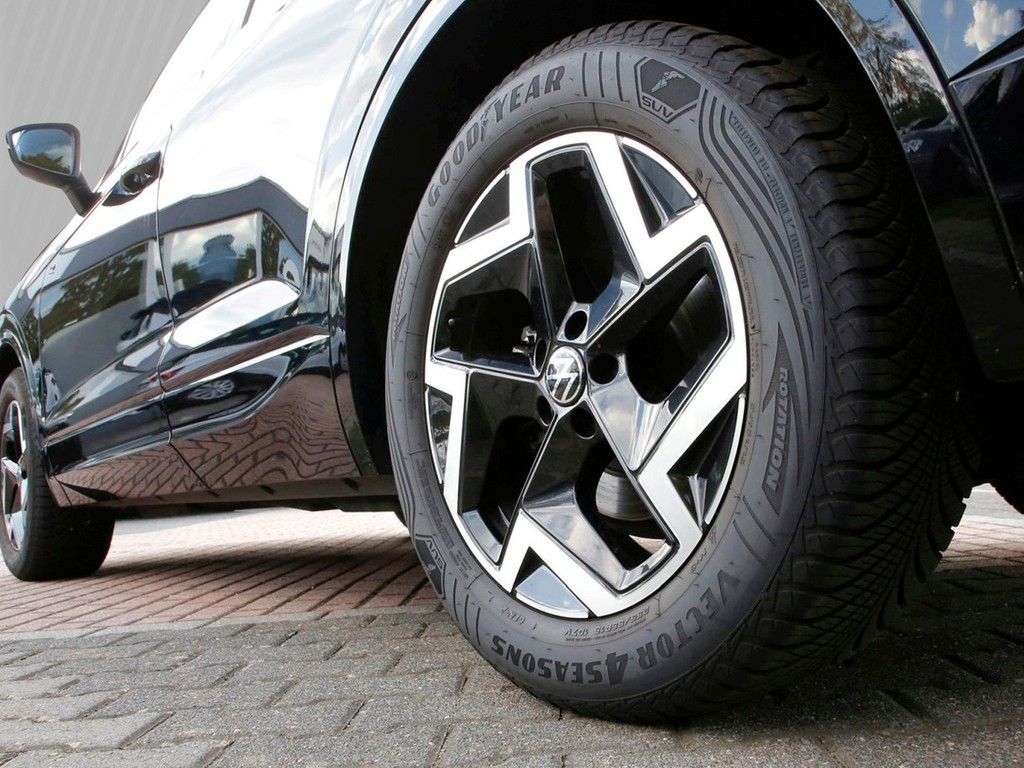 Volkswagen Touareg 3.0 TDI DSG 4Motion R-Line 19 ACC NAVI foto 5