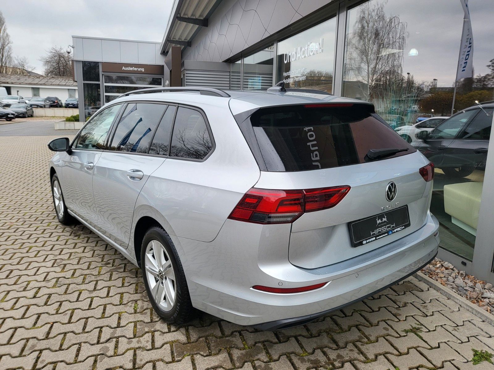 Fahrzeugabbildung Volkswagen Golf VIII Variant 2.0 TDI DSG Life AHZV NAVI