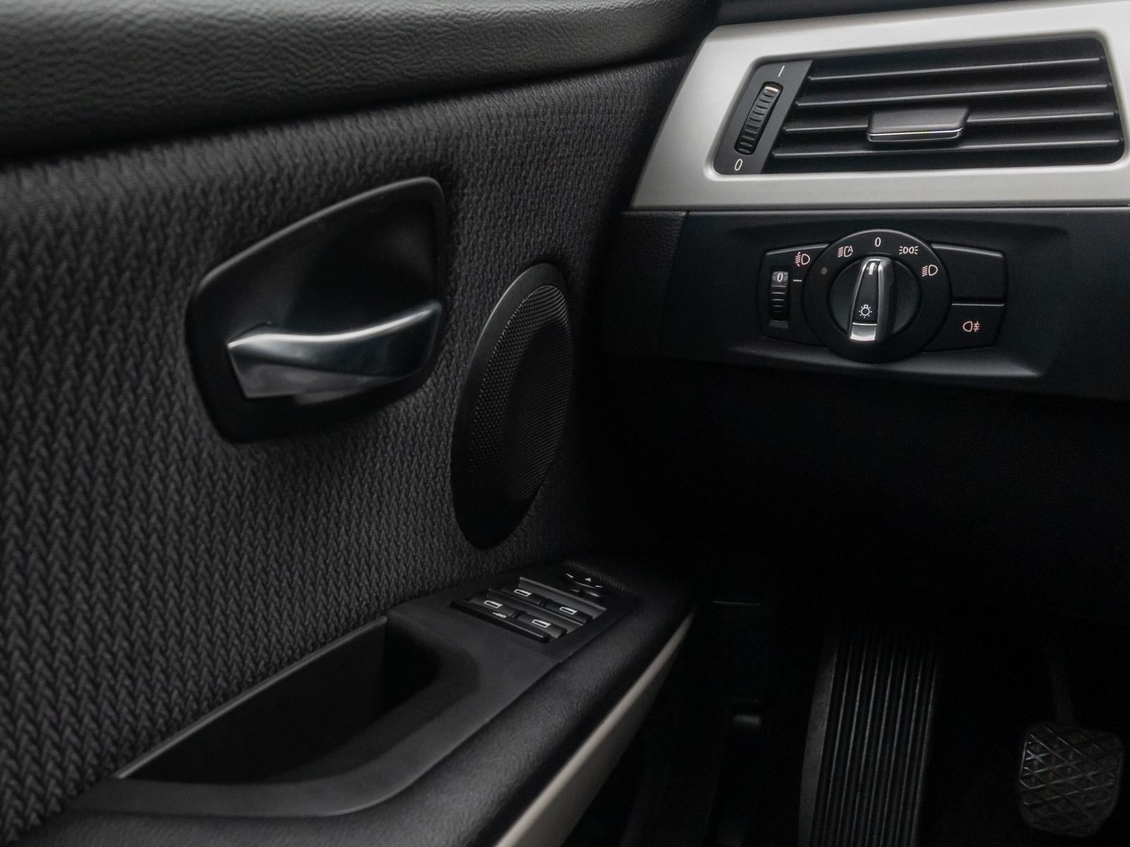 BMW 318 2012 — photo 31