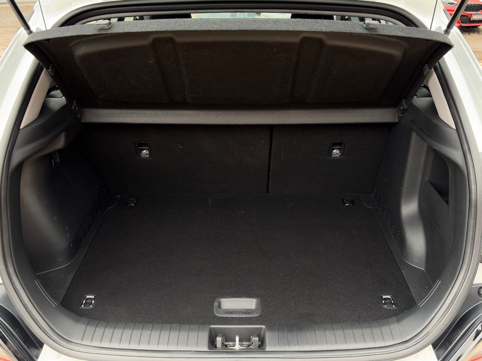 Fahrzeugabbildung Hyundai KONA E Select LHZ SHZ ACC PDC LKA CarPlay CAM