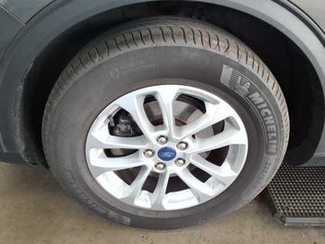 Ford Kuga - 12