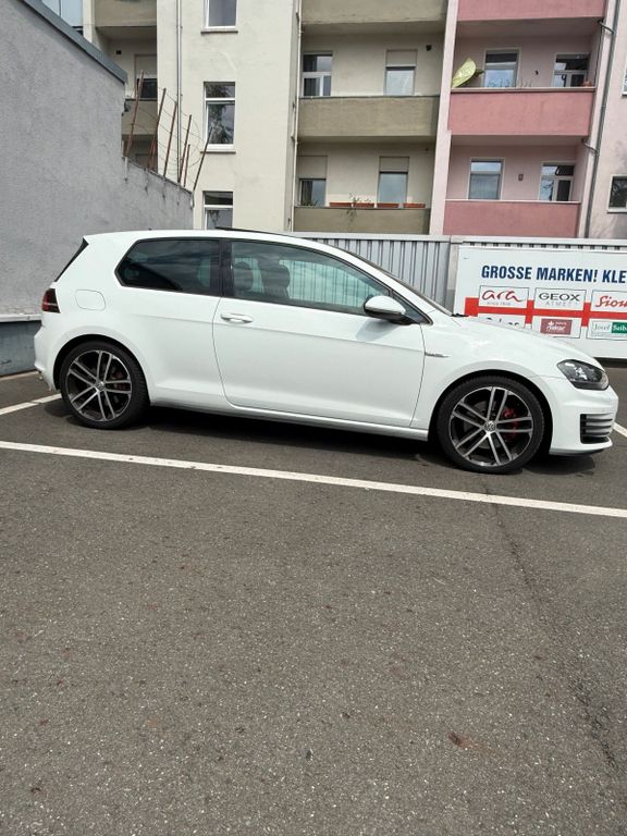 Image of Volkswagen Golf
