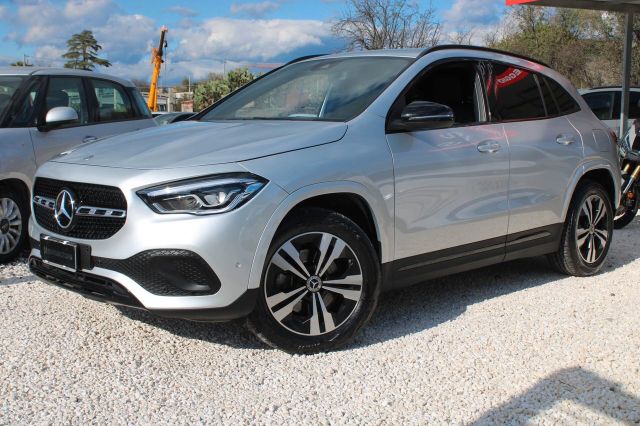 MERCEDES-BENZ Mercedes-benz GLA Tua A SOLI 261€