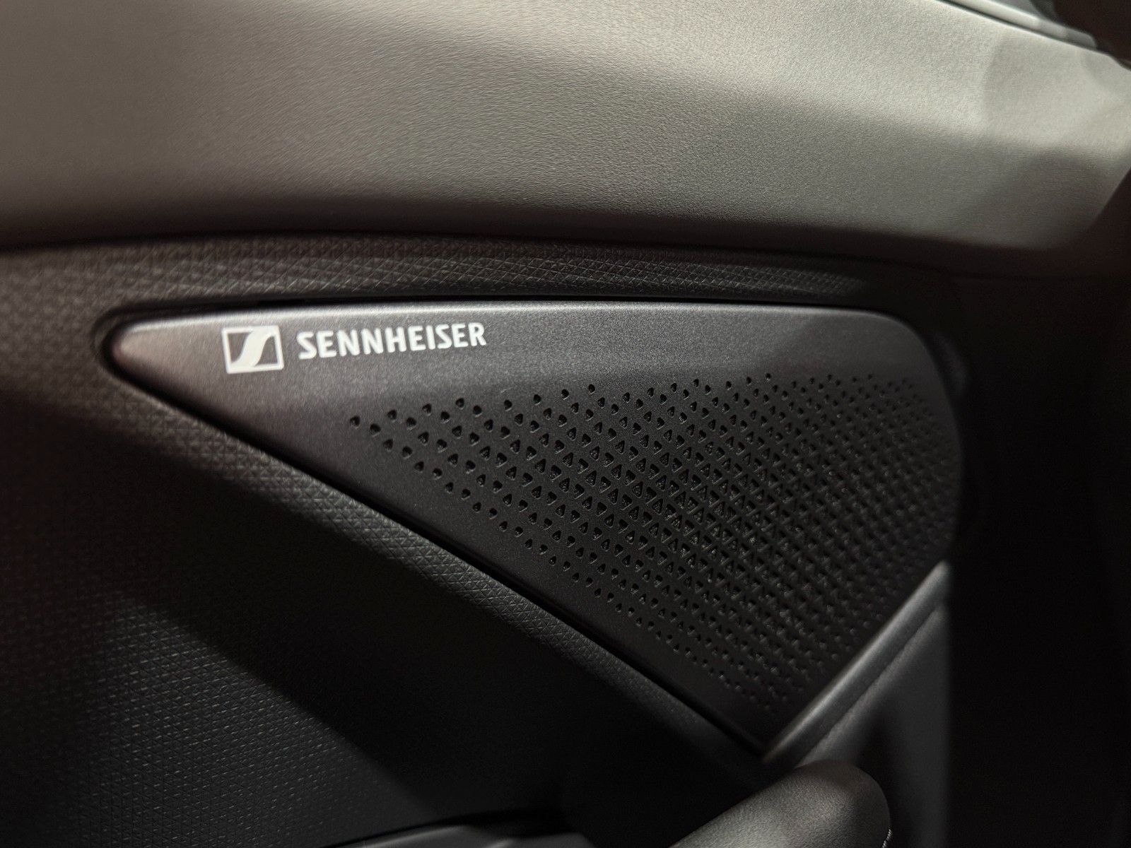 Fahrzeugabbildung CUPRA Terramar 2.0 TSI - 4Drive - VZ - DSG