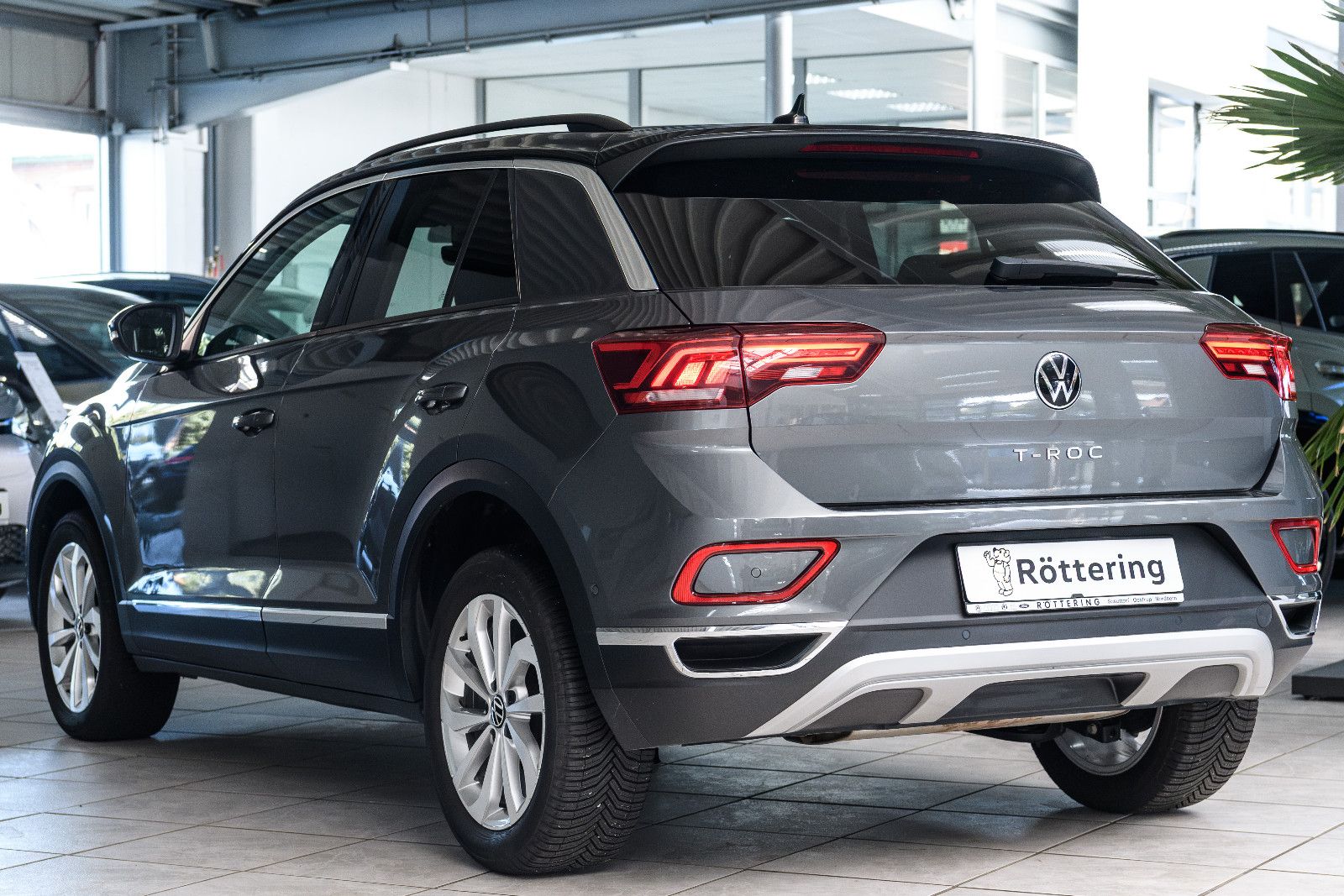 Fahrzeugabbildung Volkswagen T-Roc Style 2.0l TDI DSG + Navi + ACC + Keyless