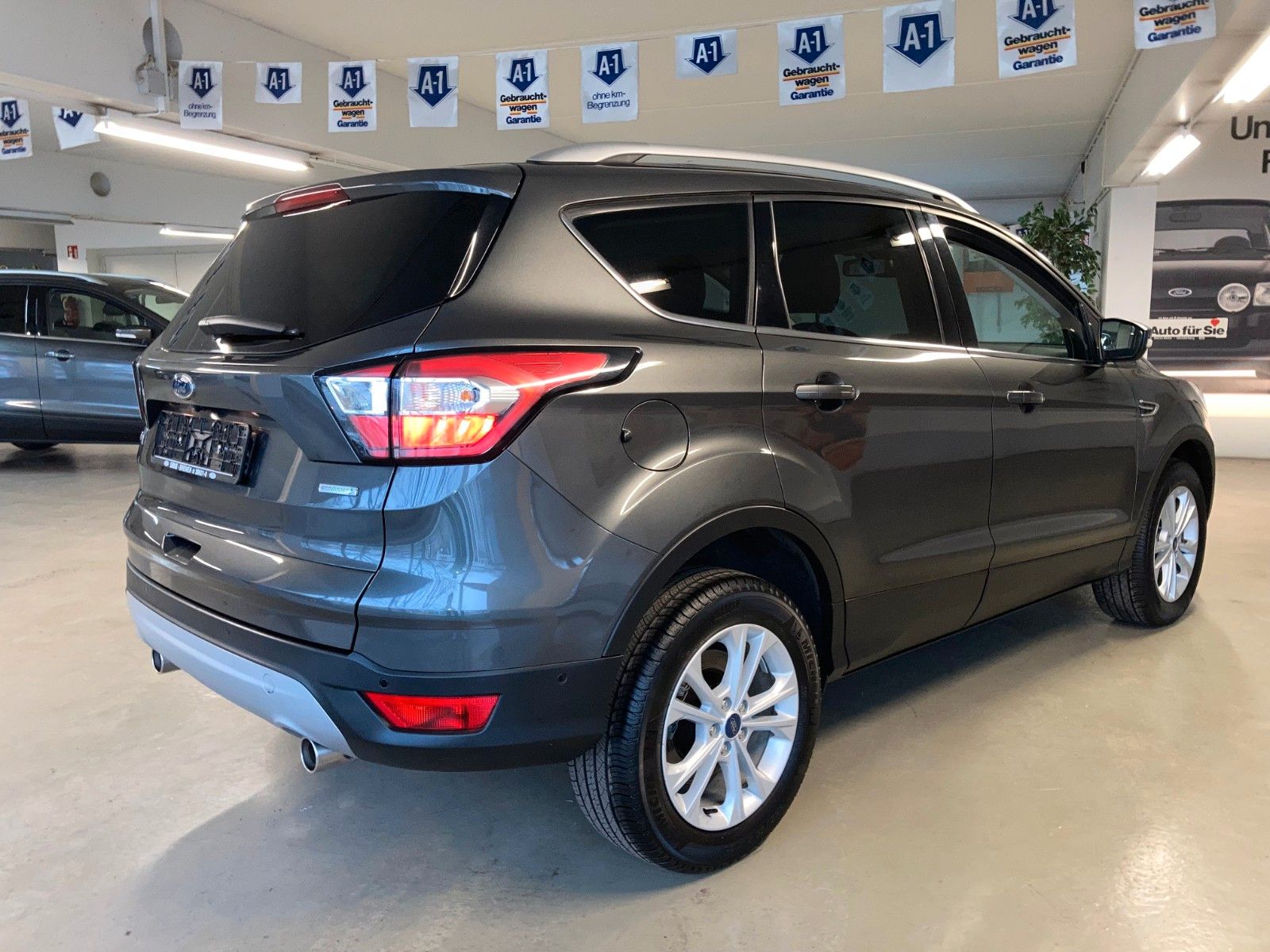 Fahrzeugabbildung Ford Kuga Titanium  Kamera, e. Heckkl., Techno-Paket