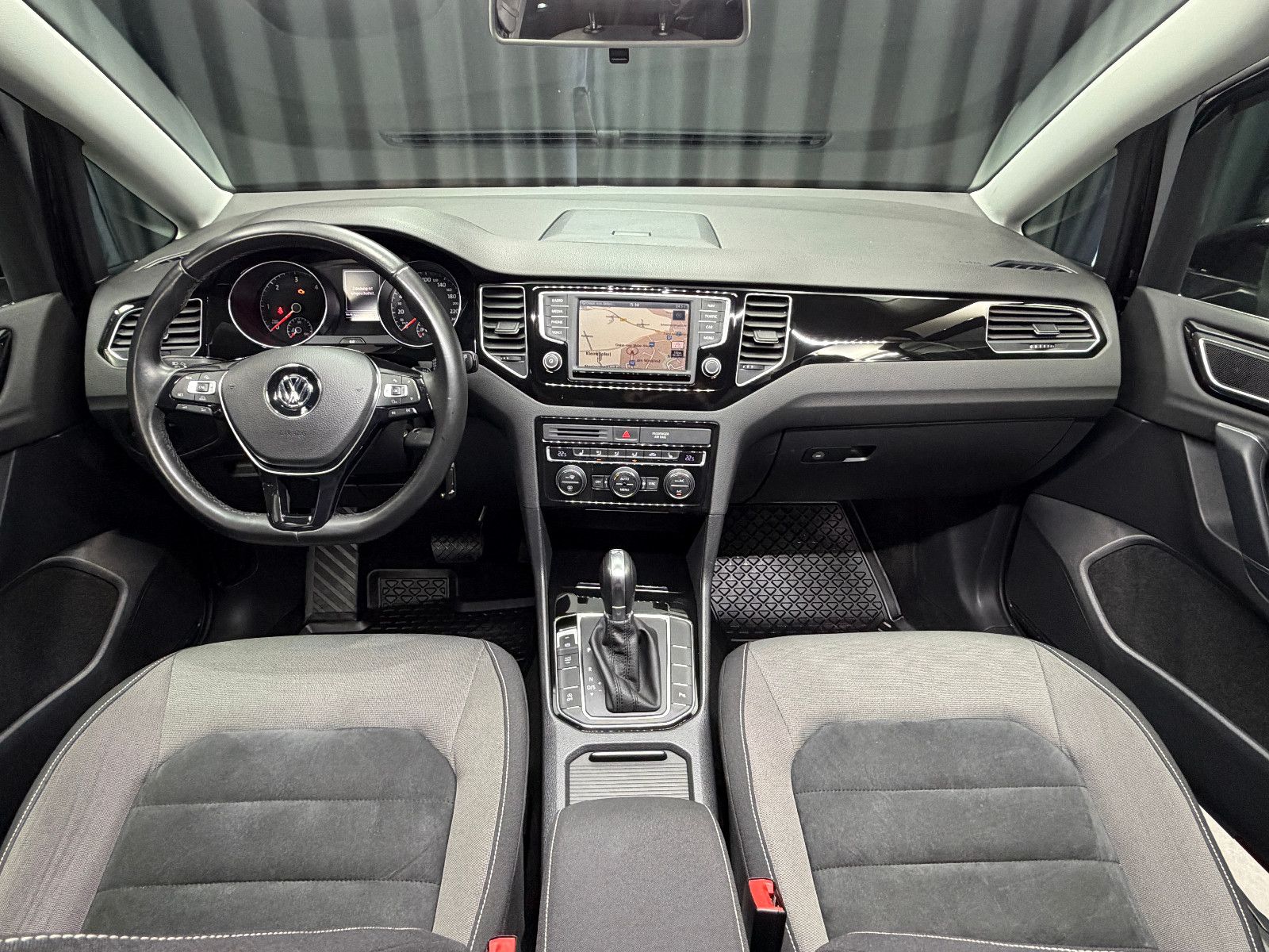 Fahrzeugabbildung Volkswagen Golf Sportsvan VII Highline |AUTOMATIK|PDC|DSG