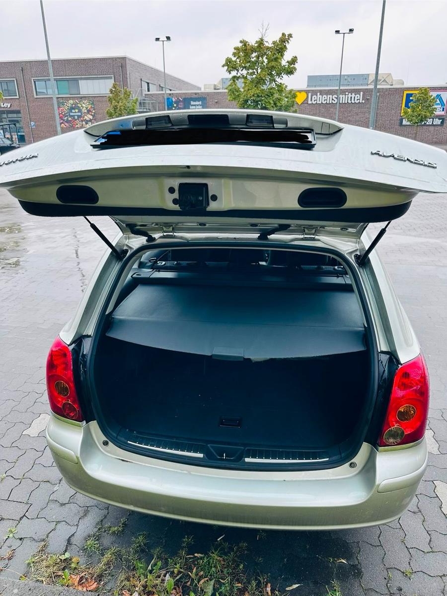 Toyota Avensis 2004 — photo 7