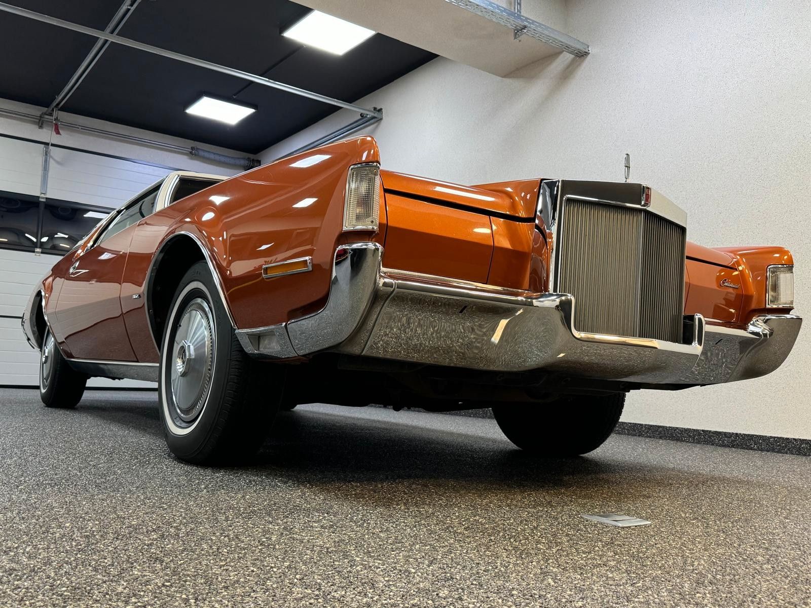 Fahrzeugabbildung Lincoln Continental MARK IV COUPE